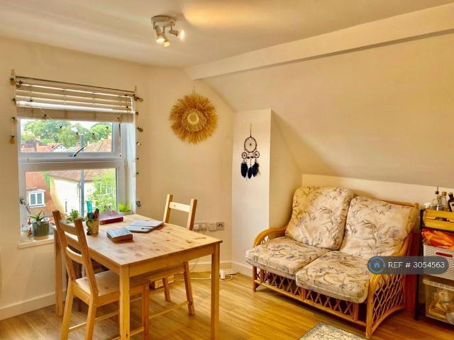 Victoria House, Maidenhead, SL6 Studio to rent £850 pcm £196 pw