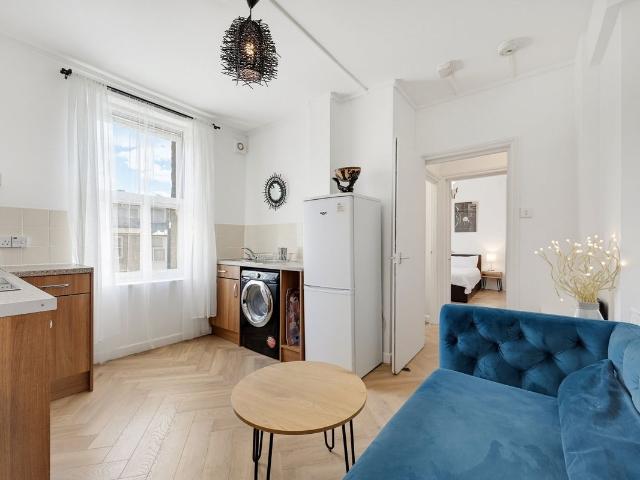 Victoria House, South Lambeth Road SW8, 1 bed flat to rent, £2,500 pcm | PrimeLocation