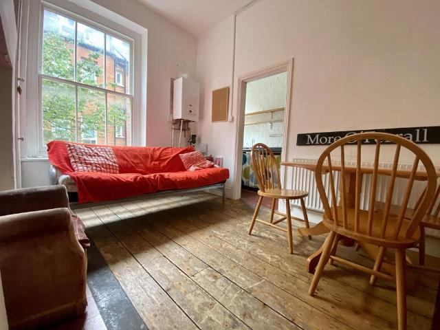 Victoria Mansions, Holloway road. 4 bed flat to rent £4,600 pcm £1,062 pw