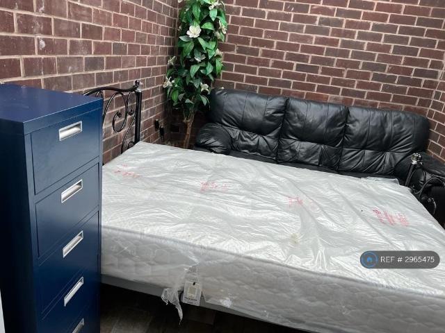 Victoria Park, Manchester, M14 Studio to rent £1,000 pcm £231 pw