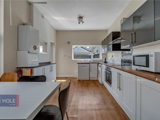 Victoria Park, Bristol BS16 5 bed terraced house to rent £2,300 pcm £531 pw