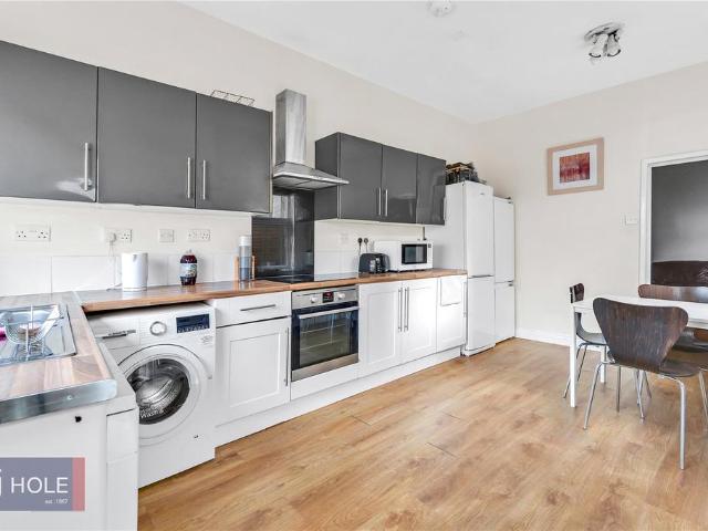 Victoria Park, Bristol BS16 5 bed terraced house to rent £2,475 pcm £571 pw