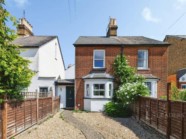 Victoria Place, Epsom, KT17 4 bed house to rent £2,400 pcm £554 pw
