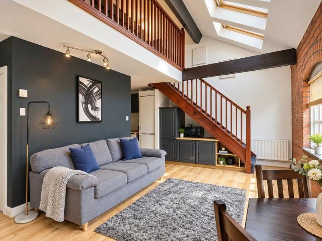 Victoria Quays Charming Loft Apartment