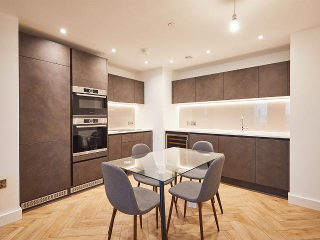 Victoria Residence M15, 2 bed flat to rent, £1,875 pcm | PrimeLocation
