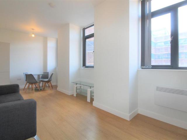 Victoria Riverside, Goodman Street. 1 bed apartment to rent £825 pcm £190 pw