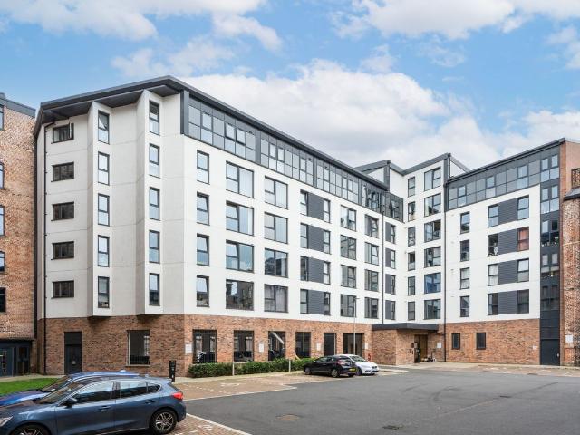 Victoria Riverside, Hunslet LS10, 2 bed flat to rent, £1,250 pcm | PrimeLocation