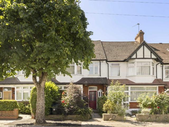 Victoria Road, Mill Hill NW7, 3 bed flat to rent, £2,300 pcm | PrimeLocation