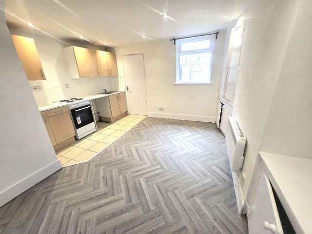 Victoria Road, Netherfield, Nottingham NG4, 1 bed flat to rent, £695 pcm | PrimeLocation
