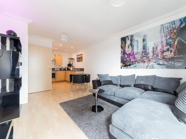 Victoria Road, North Acton W3, 1 bed flat to rent, £1,850 pcm | PrimeLocation
