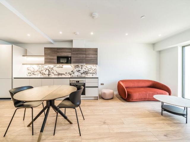 Victoria Road, North Acton W3, 1 bed flat to rent, £2,200 pcm | PrimeLocation