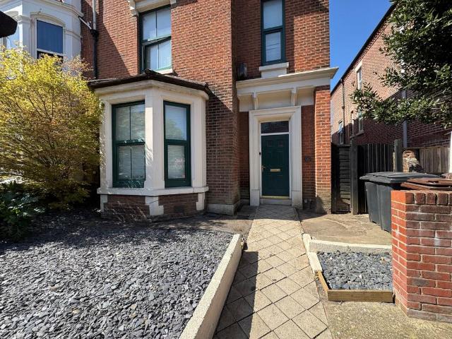 Victoria Road North, Southsea, PO5 1 bed in a house share to rent £675 pcm £156 pw