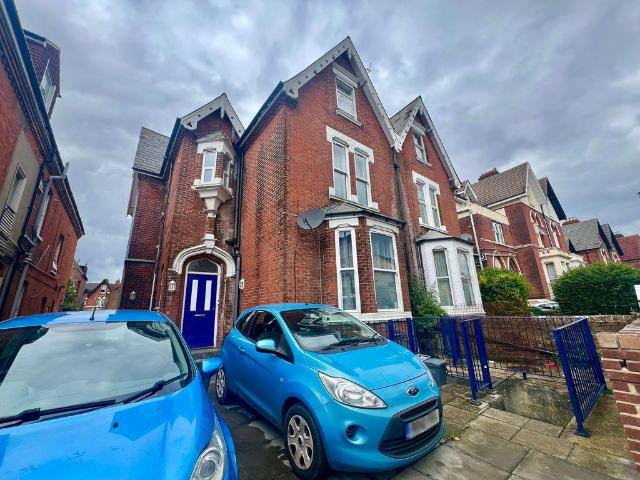 Victoria Road North, Southsea, PO5 2 bed flat to rent £1,200 pcm £277 pw