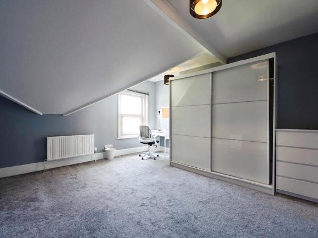 Victoria Road North, Southsea. 1 bed in a house share to rent £625 pcm £144 pw