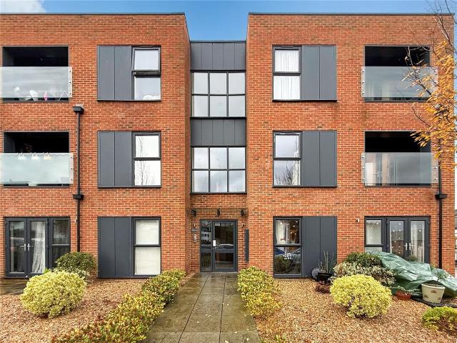 Victoria Road, Burgess Hill, West Sussex RH15, 2 bed flat to rent, £1,450 pcm | PrimeLocation
