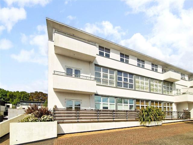 Victoria Road, Burgess Hill, West Sussex RH15, 2 bed flat to rent, £1,495 pcm | PrimeLocation