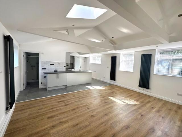 Victoria Road, Barnet EN4, 2 bed property to rent, £1,995 pcm | PrimeLocation