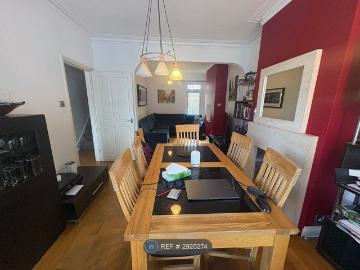 Victoria Road, Barnet EN4, 4 bed terraced house to rent, £2,500 pcm | PrimeLocation