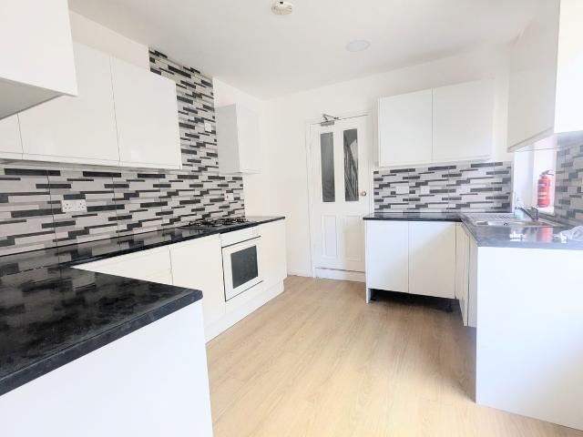 Victoria Road, Bedford MK42, 6 bed property to rent, £2,800 pcm | PrimeLocation