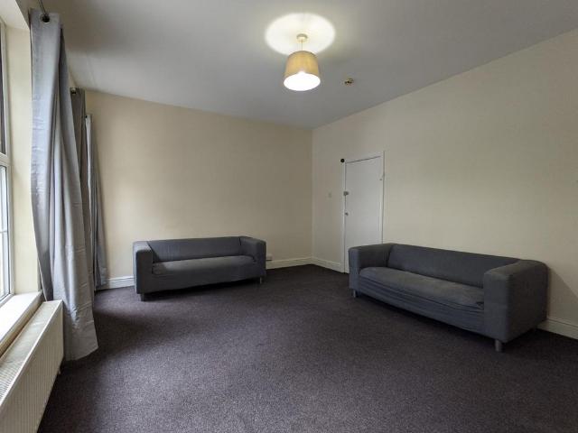 Victoria Road, Birmingham, B33 1 bed apartment to rent £850 pcm £196 pw