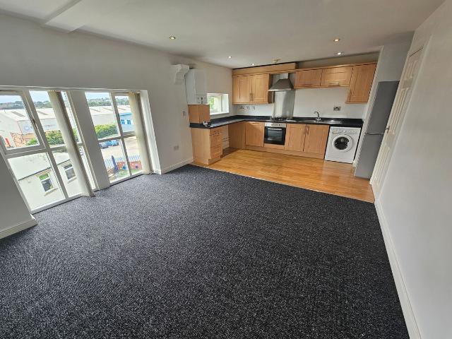 Victoria Road, Bradford BD2, 2 bed flat to rent, £695 pcm | PrimeLocation