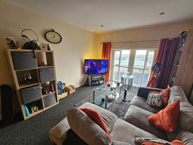 Victoria Road, Bradford BD2, 2 bed flat to rent, £695 pcm | PrimeLocation