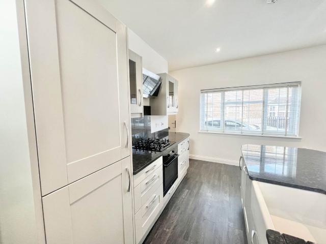 Victoria Road, Brentwood CM14, 2 bed property to rent, £1,550 pcm | PrimeLocation