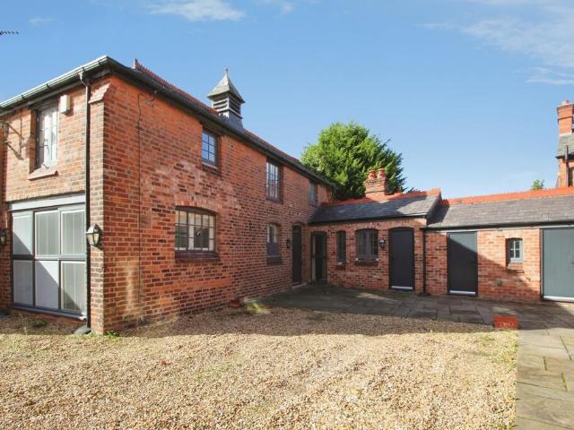 Victoria Road, Chester CH2 2 bed barn conversion to rent £1,600 pcm £369 pw