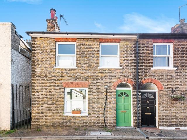 Victoria Road, Chislehurst, Kent BR7, 2 bed detached house to rent, £2,050 pcm | PrimeLocation