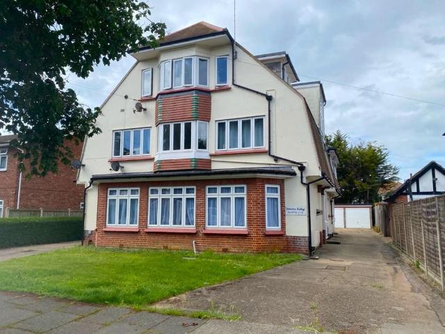 Victoria Road, Clacton on Sea CO15 2 bed apartment to rent £950 pcm £219 pw