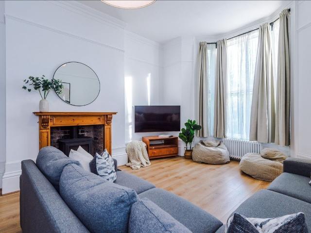 Victoria Road, Coulsdon CR5, 2 bed terraced house to rent, £1,800 pcm | PrimeLocation