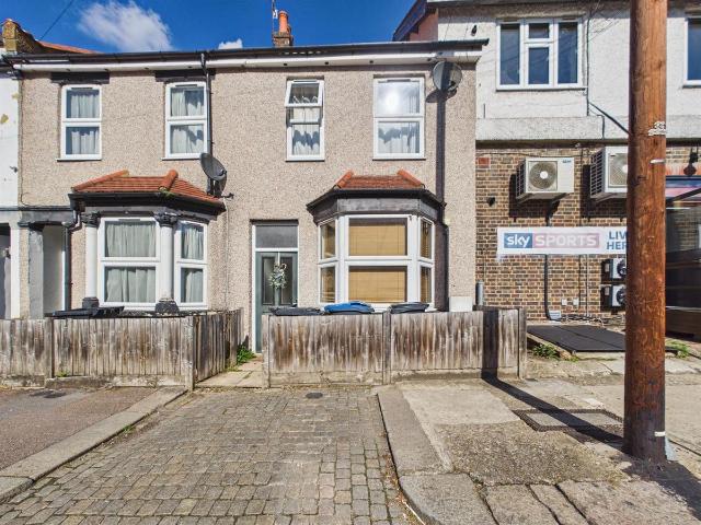 Victoria Road, Coulsdon CR5, 2 bed terraced house to rent, £1,900 pcm | PrimeLocation