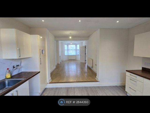Victoria Road, Coulsdon CR5, 2 bed terraced house to rent, £1,950 pcm | PrimeLocation