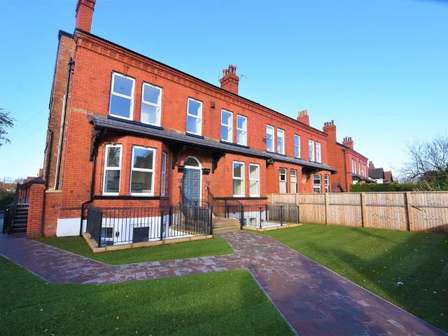 Victoria Road, Crosby, Liverpool L23, 2 bed flat to rent, £1,200 pcm | PrimeLocation
