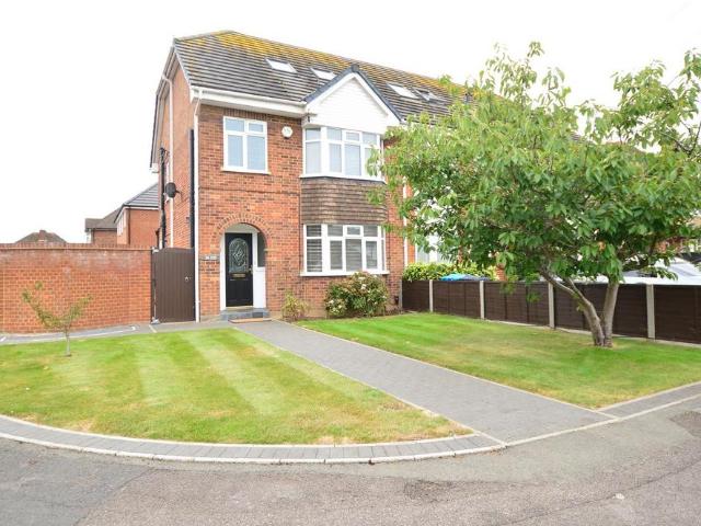Victoria Road, Eton Wick, Windsor 4 bed semi detached house to rent £2,600 pcm £600 pw