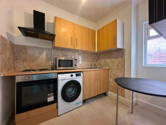 Victoria Road East, Leicester LE5, 2 bed maisonette to rent, £885 pcm | PrimeLocation