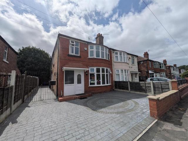 Victoria Road, Fallowfield, Manchester 5 bed semi detached house to rent £2,709 pcm £625 pw