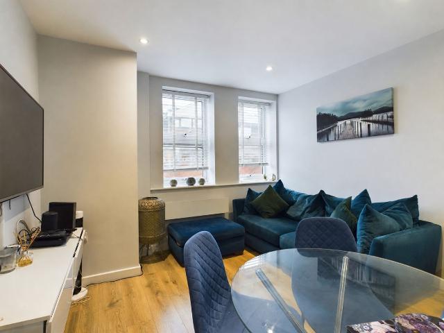 Victoria Road, Farnborough, Hampshire GU14, 1 bed flat to rent, £1,050 pcm | PrimeLocation