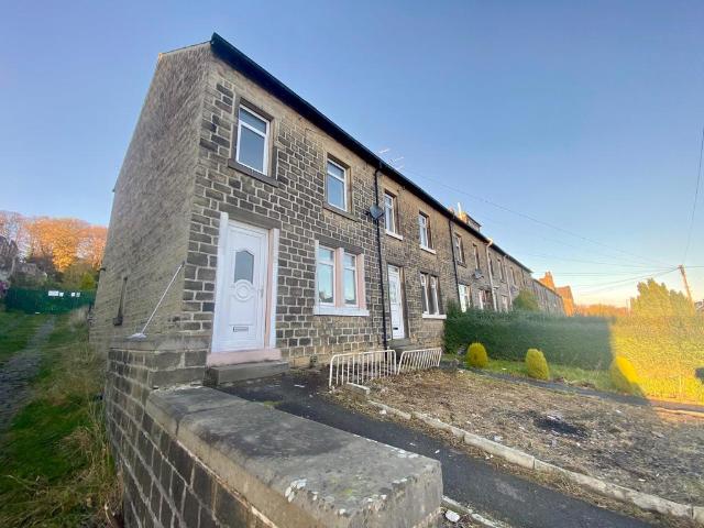 Victoria Road, HUDDERSFIELD 3 bed end of terrace house to rent £800 pcm £185 pw