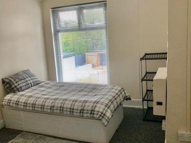 VICTORIA ROAD, HARBORNE, BIRMINGHAM B17 Studio to rent £595 pcm £137 pw