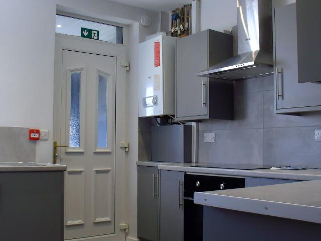 Victoria Road, Holyhead LL65, 2 bed flat to rent, £675 pcm | PrimeLocation