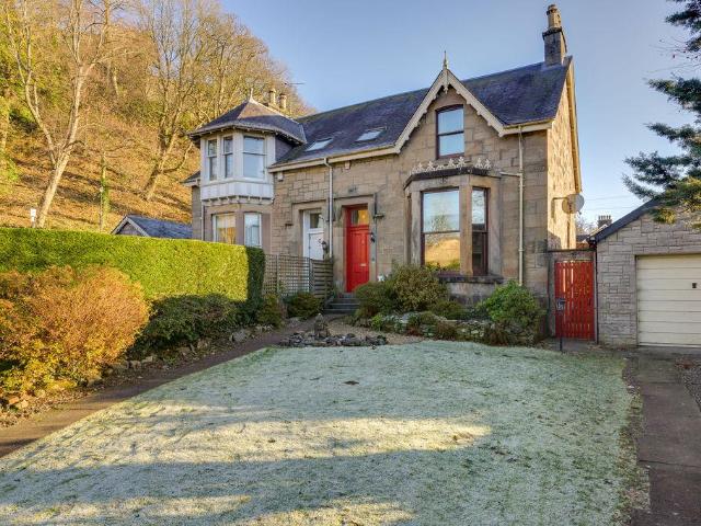 Victoria Road, King's Park, Stirling. 3 bed semi detached house to rent £1,950 pcm £450 pw