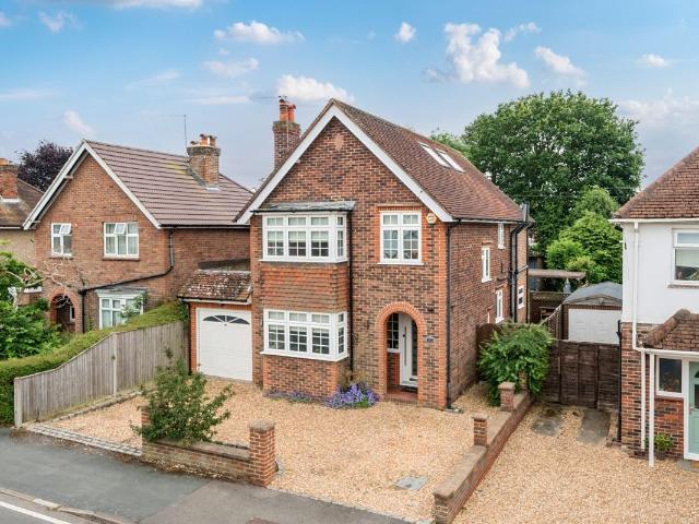 Victoria Road, Knaphill GU21, 5 bed detached house to rent, £3,500 pcm | PrimeLocation