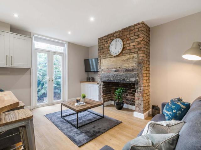 Victoria Road, Leeds LS6 6 bed house to rent £4,212 pcm £972 pw