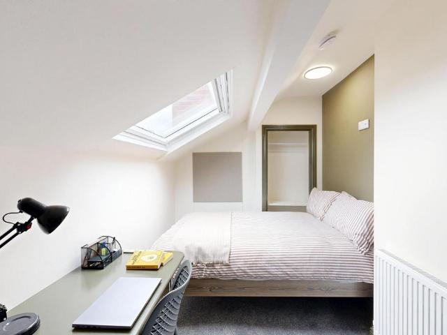 Victoria Road, Leeds LS6 6 bed house to rent £4,654 pcm £1,074 pw