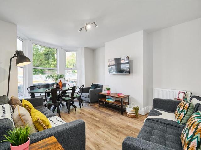 Victoria Road, Leeds LS6 7 bed house to rent £5,005 pcm £1,155 pw