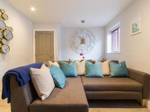 Victoria Road, Leeds LS6 3 bed flat to rent £1,560 pcm £360 pw