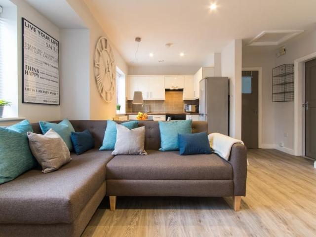 Victoria Road, Leeds LS6, 3 bed flat to rent, £537 pppm | PrimeLocation