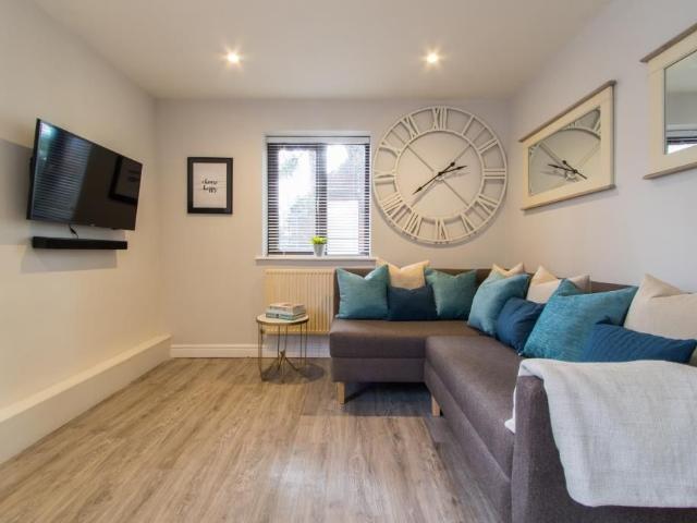 Victoria Road, Leeds LS6, 3 bed flat to rent, £693 pppm | PrimeLocation