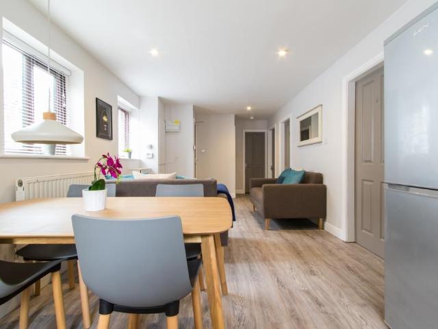 Victoria Road, Leeds LS6, 3 bed flat to rent, £715 pppm | PrimeLocation